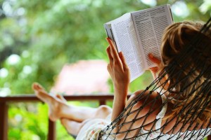 woman-reading-in-hammock